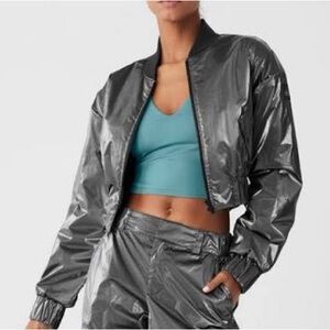 NWOT - alo yoga break line metallic jacket size S / silver